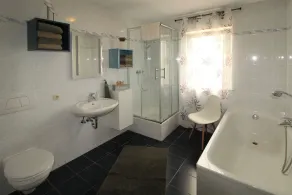 Appartement (75qm) avec 2 chambres, cuisine et terrasse plein sud - Image 2