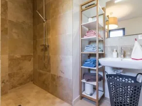 Cozy Getaway in Brière Park, Near Guérande & La Baule, W/Private Garden & Modern Amenities - Image 2