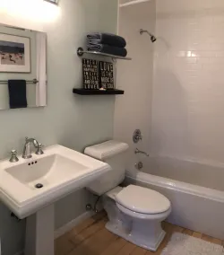 Mid-Century Modern Beach House - Vid vattnet, privat strand! - Image 3