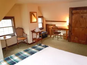 Gemütliches historisches Cottage auf einem Hügel mit Blick auf den Mount Ascutney - Image 3