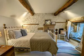 Gorgeous romantic cottage retreat, with gardens & Peak District views - Image 5