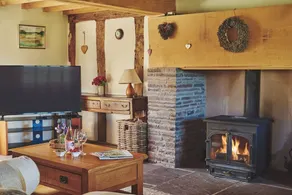Idyllic 17th Century Farmhouse with Glorious Mountain Views - Image 3