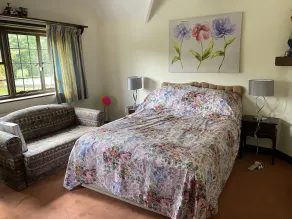 Hidden gem with hot tub  and tennis court in idyllic East Sussex  countryside . - Image 3
