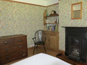 Lovely 7 bedroomed Arts and Crafts New Forest Cottage in Lymington by the coast - Image 3