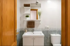 Vacation Apartment 'Ganivet Home' with Private Terrace and Wi-Fi - Image 4
