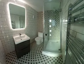 Scrummy Cabin - Deluxe with courtyard view - Image 2
