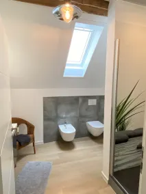 Topp Gedämmte Dachgeschosswohnung, Komfortabel u. Gemütlich - Image 3