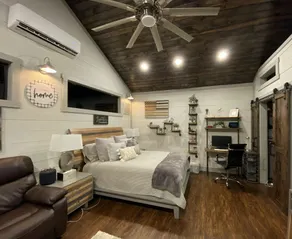 Circle C Cabin Perfect for Cozy Relaxing Retreats - Image 4