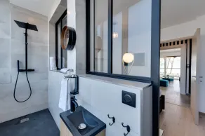 Swan Lake - Appartement design face au Lac d'Annecy - Image 2