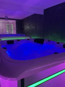 80m2 suite with jacuzzi and pool table, 30 min from Marseille - Image 4