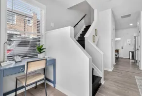 Lovely 3-BR Old Town Townhouse - Image 3