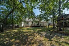 The Garnet Goliath Columbias Biggest BnB Yard - Image 5