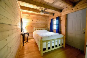 Riverfront Log Cabin + privater Wasserfall und malerische Aussicht auf die Natur - Image 4