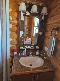 The Peacemaker Cabin: Cozy cabin in enjoyable Apple Valley with AC - Image 4