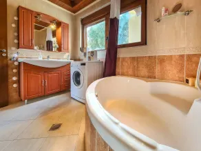 Colonial View Apartment - Image 3