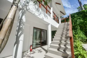 A private space on the white beach with 5 large rooms and beds - Image 5