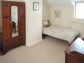 A characterful holiday home with an attractive open plan layout. - Image 4
