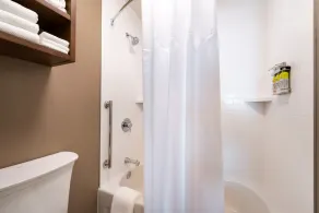 Relaxing Retreat! Shared Pool & Hot Tub + Free Breakfast - Image 3