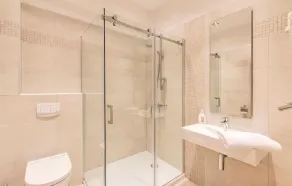 4 Bedroom Accommodation in Trosti - Image 3