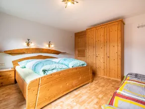 Detached chalet on farm - Image 4