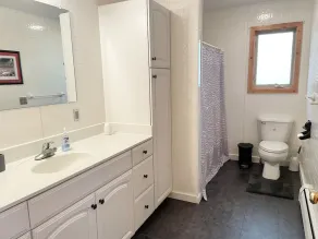 Lake living at its finest in this comfy cottage - Image 2