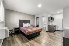 Efficiency Lodge - Forest Park - Image 3