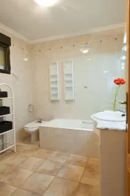 Spektakulär villa med jacuzzi, i avokadobutik, kapacitet för 19 personer - Image 4