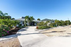 DOGWD1758 - Marco Island 4 Chambre / 3 Salle de bains / Piscine / Spa / Guest Suite - Image 2