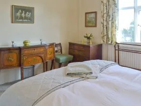 3 bedroom accommodation in Lavenham - Image 4