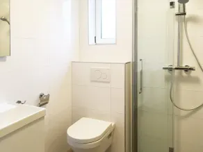 5 minutos a pé da praia: casa de férias confortável com jardim, varanda e sauna - Image 4