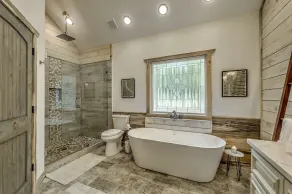 Cozy lux retreat with VIEWS and hot tub - Image 3