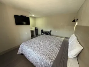 Colony Motel - Image 3