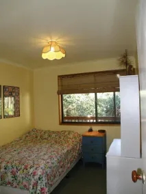 Two bedroom house in quiet cul-de-sac and walking distance to beaches. - Image 5