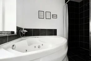 Beautiful holiday home on a scenic plot - Image 3