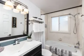 Fun and Cozy Getaway - Image 3