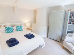 THE GATEHOUSE, pet friendly, country holiday cottage in Axmouth - Image 5