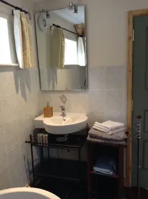 Converted farmstead that sleeps 26; 6 showers, 2 baths;table tennis; sauna; gym. - Image 4