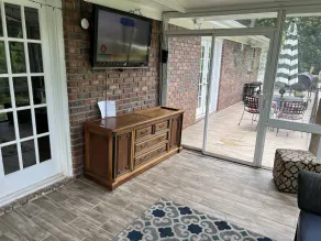 Urban Lake House - Image 2