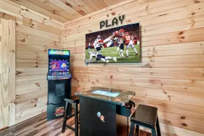 Putt-Putt,Hot Tub,Playset,Mins to PF & Gburg - Image 3