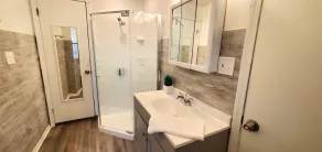 2 KING 3 QUEEN BEDS. Spacious. Quiet Neighborhood - Image 2