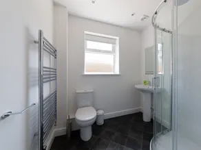 3 bedroom accommodation in Sandown - Image 2