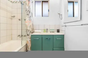 Bright & Cozy Apartment - Central - Modern - Image 2