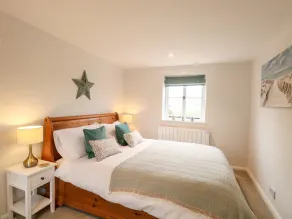 HOLLY COTTAGE, pet friendly, character holiday cottage in Sea Palling - Image 4