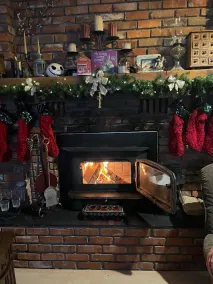 Spacious Chalet with hot tub 5 mins from beach -sleeps 14 - Image 3