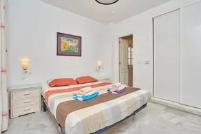 Apartamento Vacacional en Primera Línea con Vista al Mar, Terraza Cubierta y Wi-Fi - Image 5