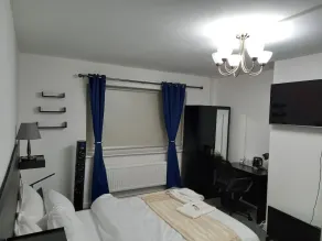 Cosy Accommodation - Image 4