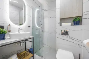Emihouse Riverside Premium Apartments - Free Parking, City Center - Image 2