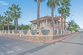 2Bed Apartment - Sleeps 5 - Pool, Parking, Pets - Image 5