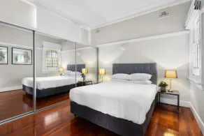 Huge Harbour View Apartment In Historic Home - Image 4