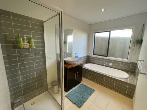 Ocean views, 5min walk to beach/playground, easy 10min walk to shops - Image 4